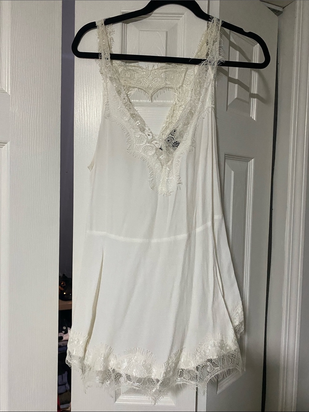 Forever 21 Cream Lace-Trim V-Neck Tunic Slip